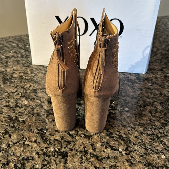 XOXO taupe bedelia peep toe bootie NIB 8.5 - Picture 10 of 11